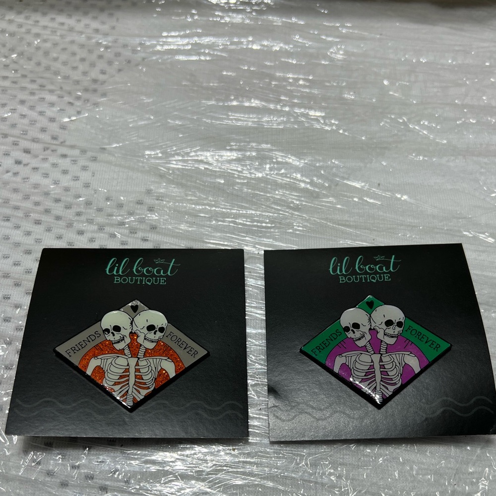 Pair of friends forever pins
